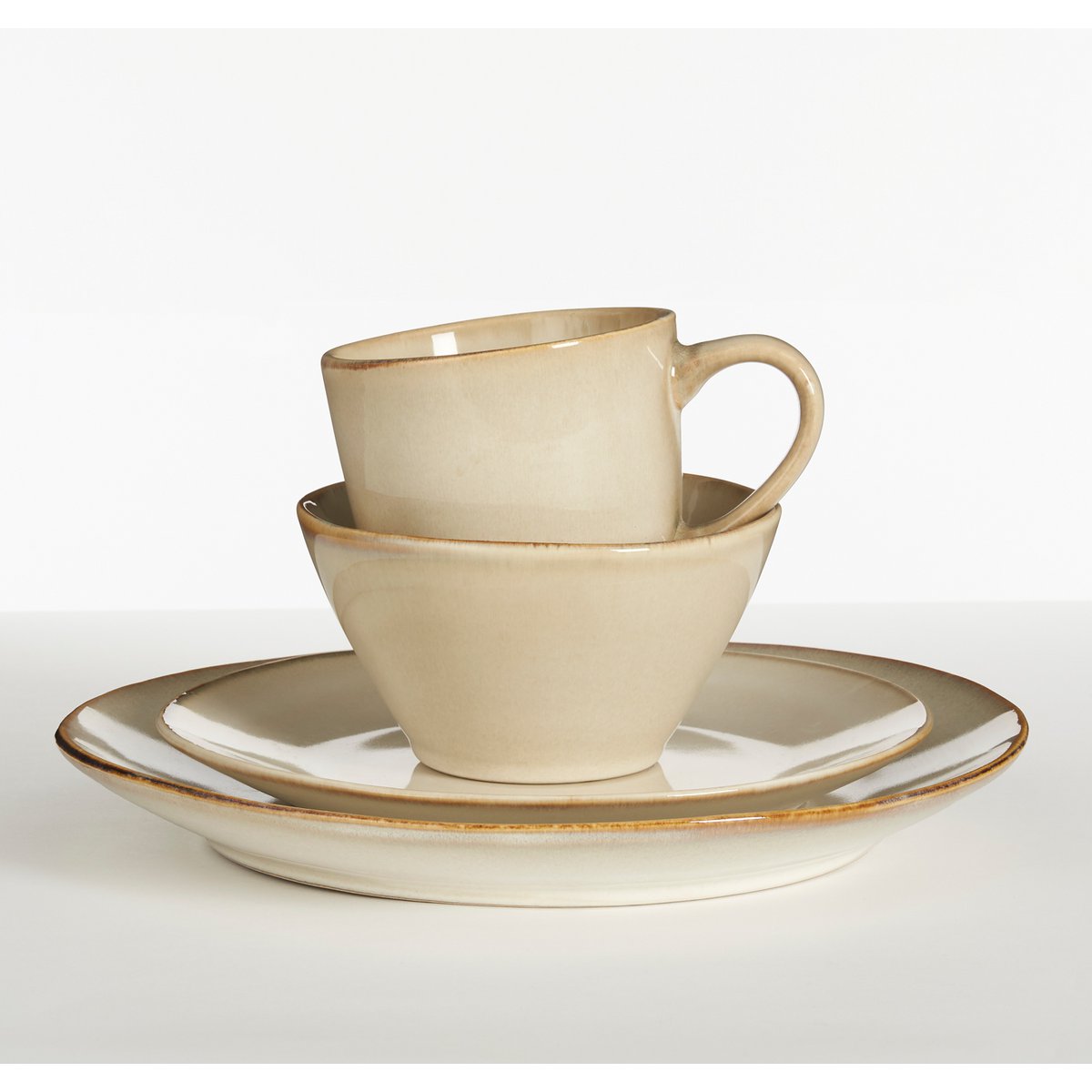 Racco serviesset – 4‑persoons handgemaakt steengoed in warme beige tint