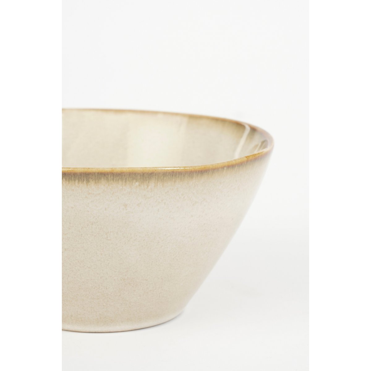 Racco serviesset – 4‑persoons handgemaakt steengoed in warme beige tint