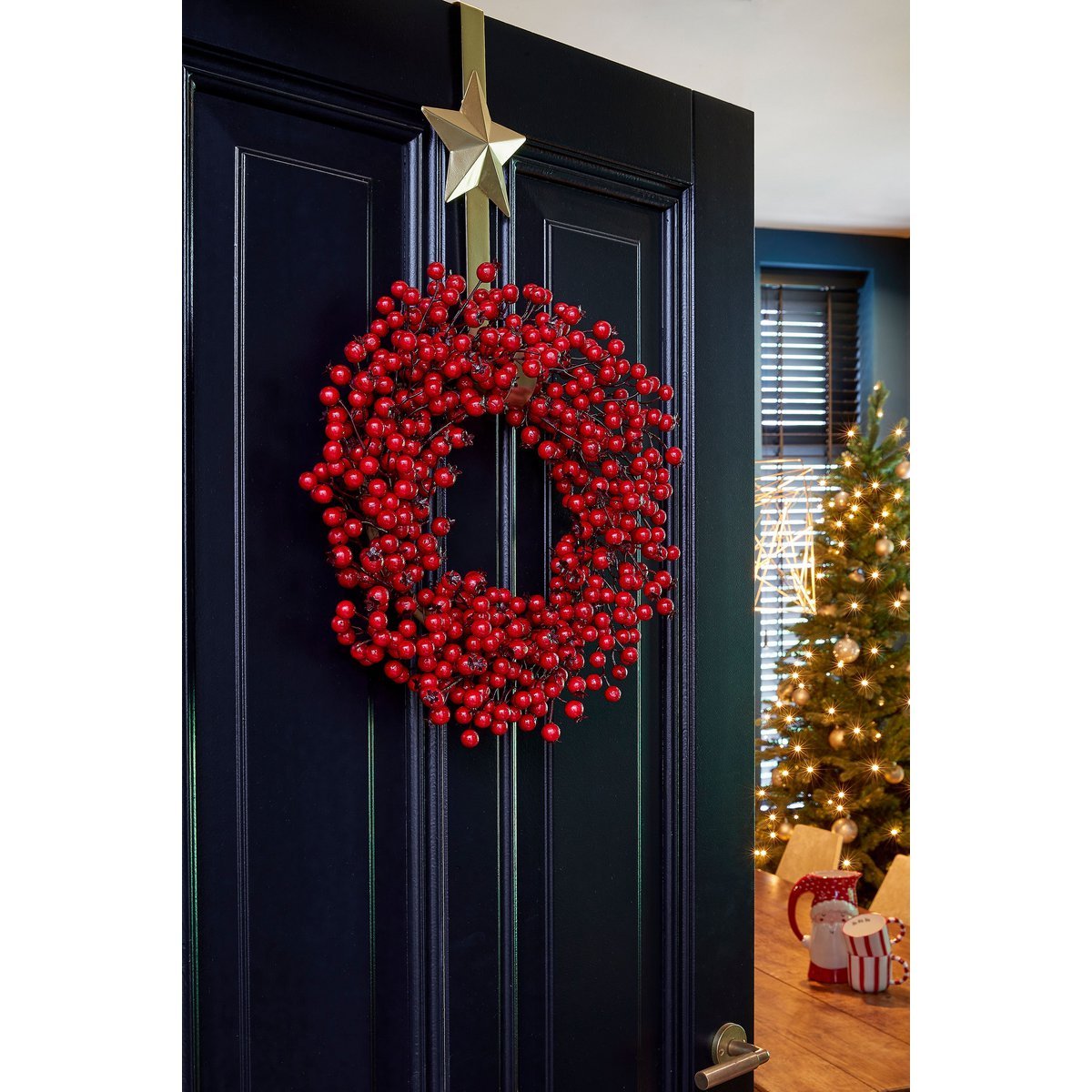 Kerstkrans met rode besjes – Ø 50 cm | Mica Decorations