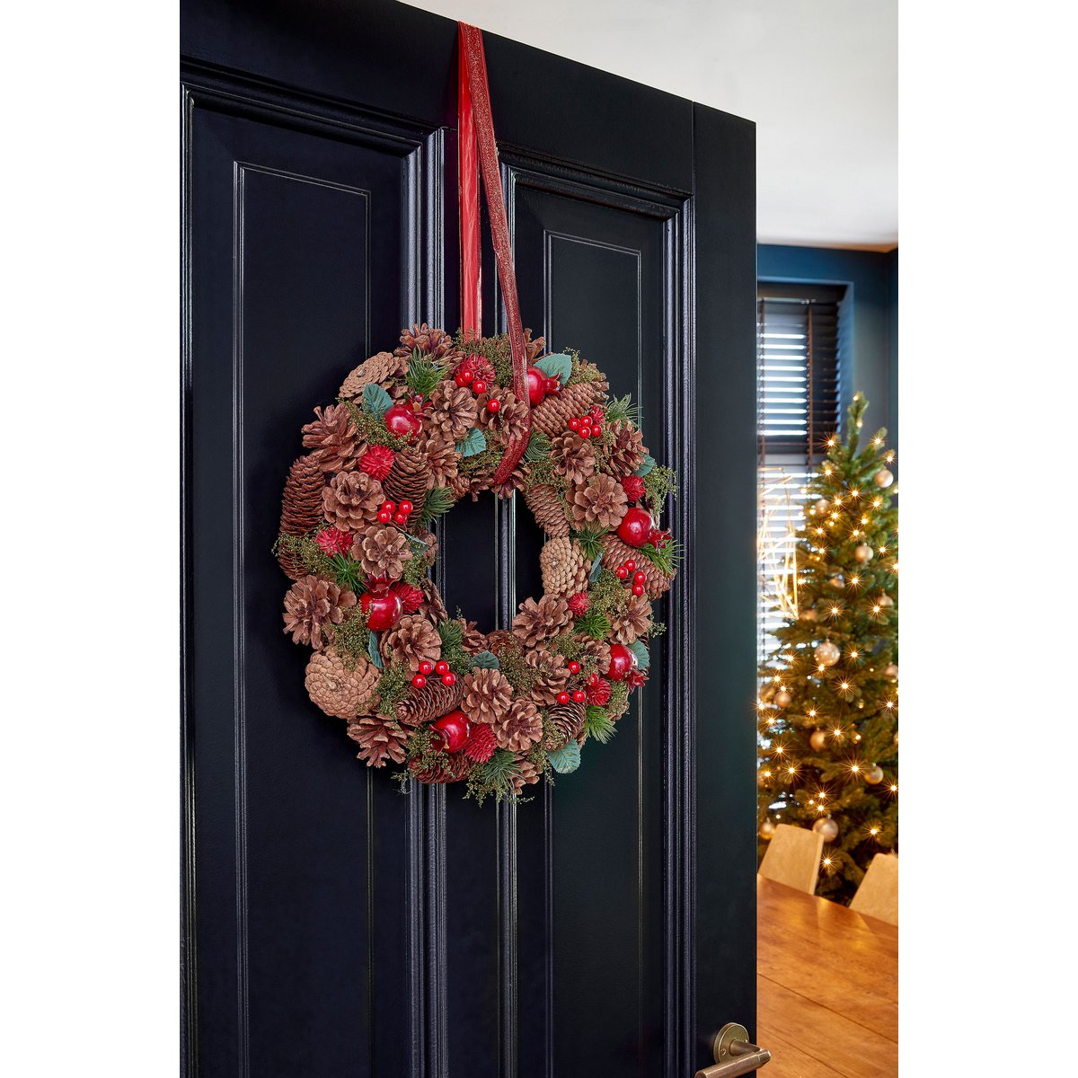 Landon Kerstkrans met Dennenappels – H9 x Ø45 cm – Bruin