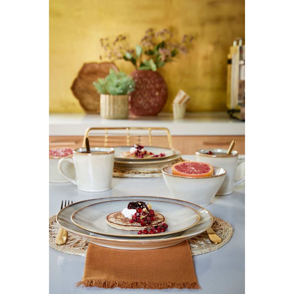 Racco serviesset – 4‑persoons handgemaakt steengoed in warme beige tint